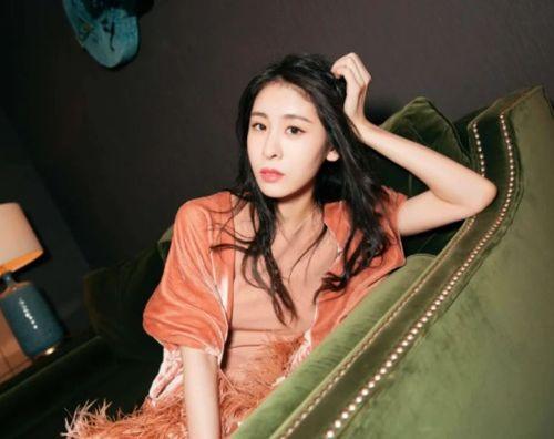 吃瓜娱乐圈张碧晨,娱乐圈的瓜田，她如何成为焦点？